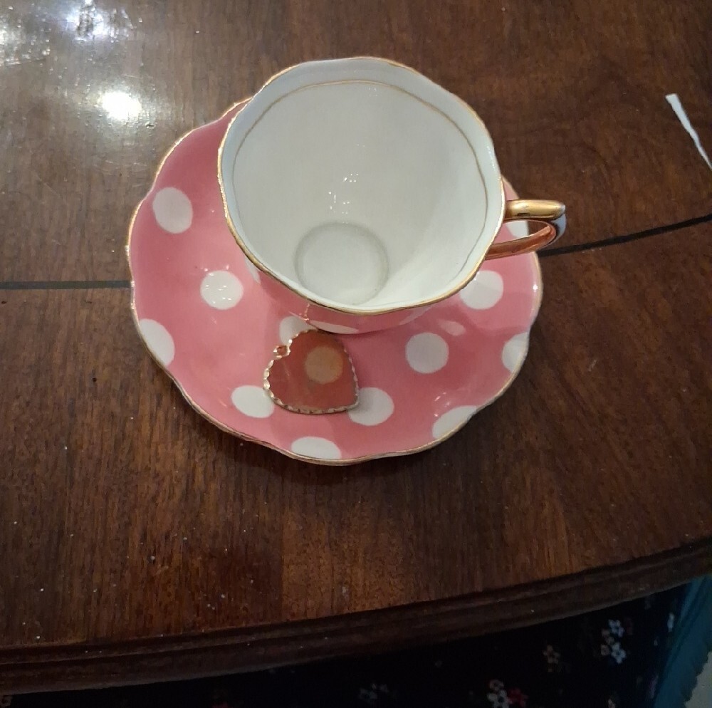 Royal Tea Cup & Saucer Set with Gold Trim - Picture 2 of 6